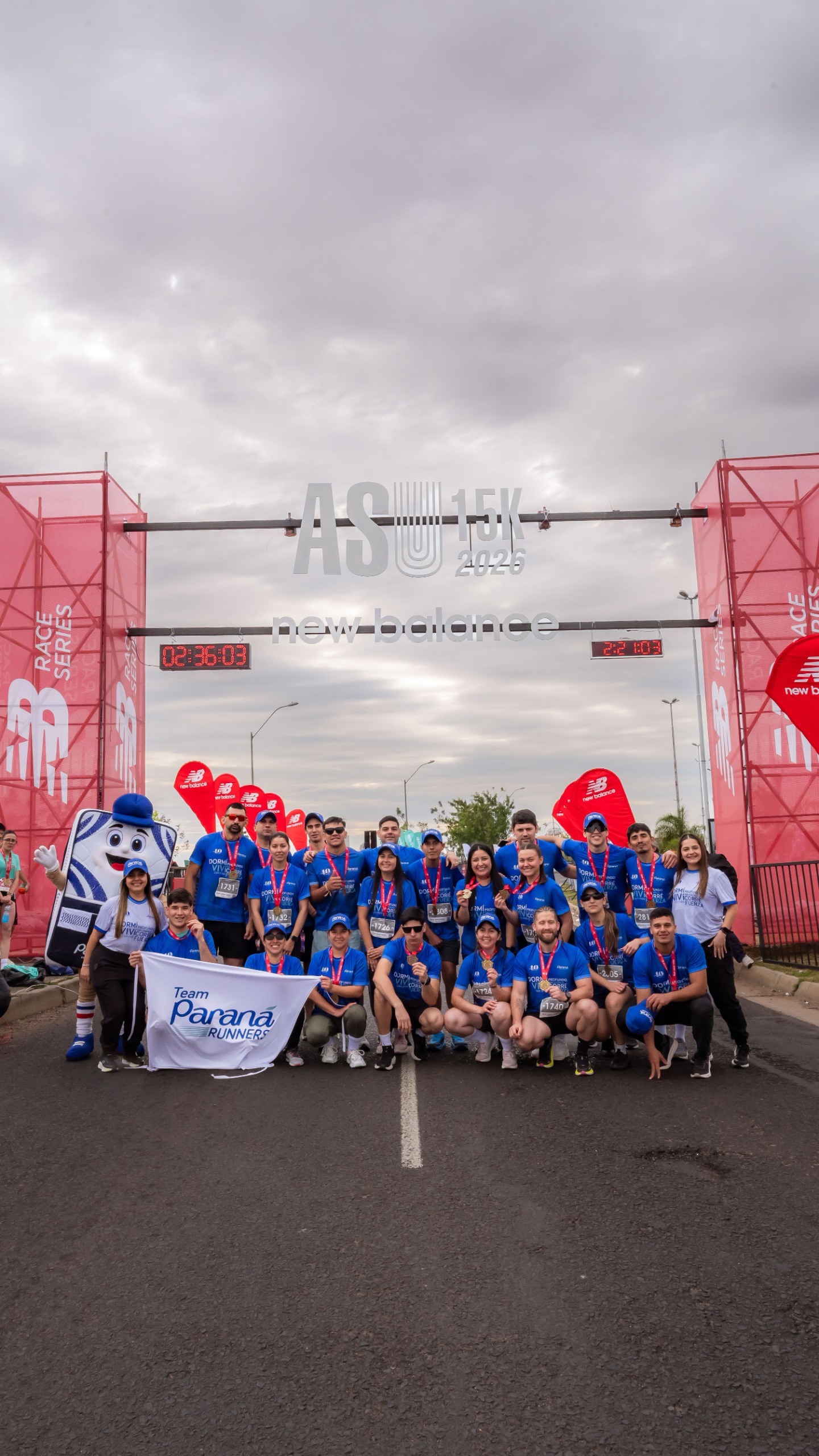 Team Paraná Runners junto a Nonito en la corrida de New Balance